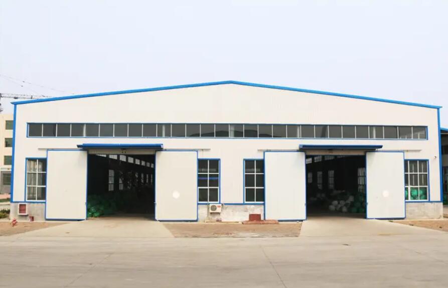 東莞?jìng)}庫(kù)彩鋼板安裝施工案例
